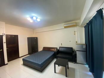 仁愛街正路面金店面