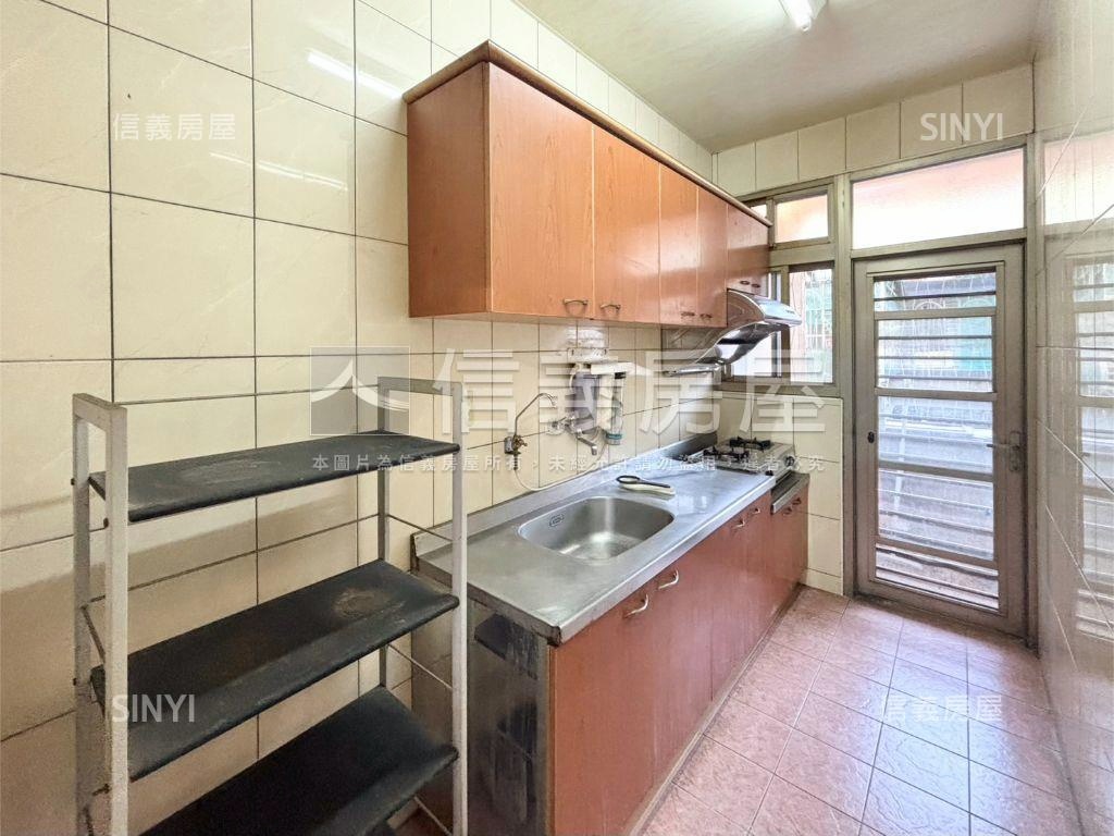 自強黃金三樓前後陽台美寓房屋室內格局與周邊環境