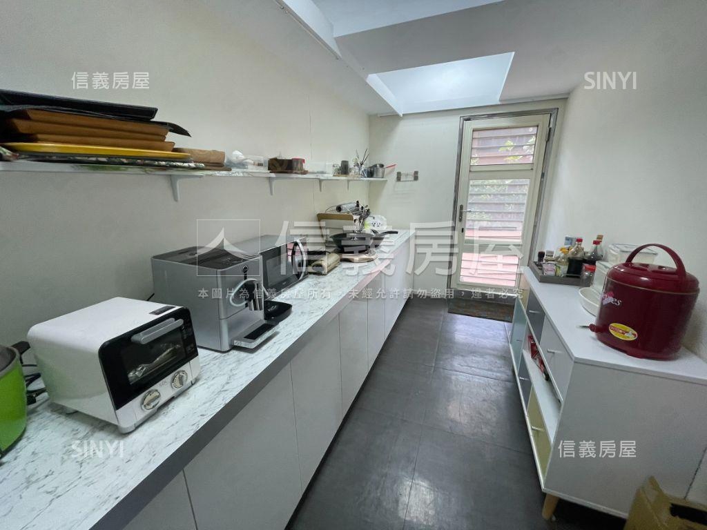 信義鋼骨整層純辦房屋室內格局與周邊環境