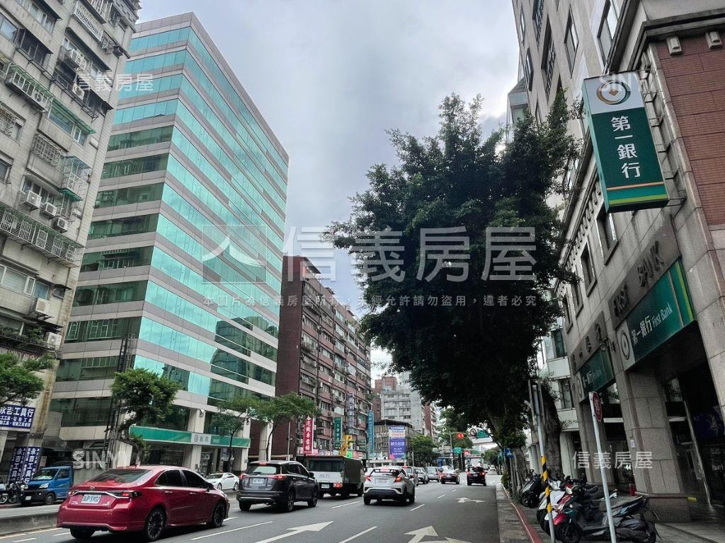 信義鋼骨整層純辦房屋室內格局與周邊環境