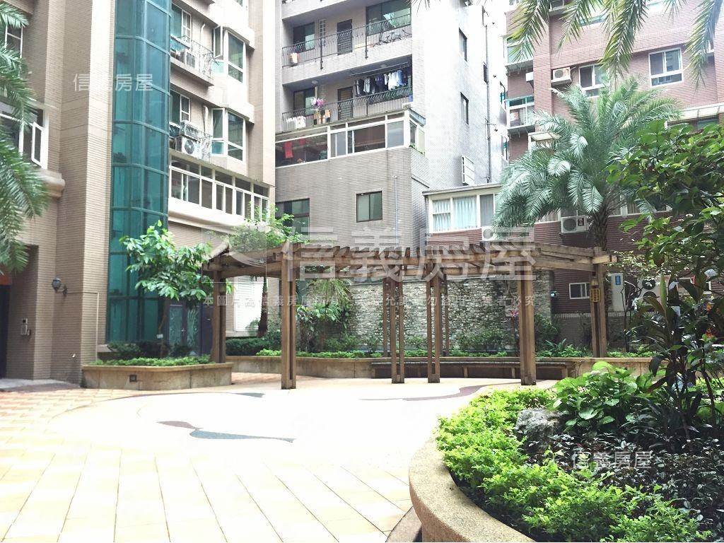 專任臻愛高樓景觀三房車位房屋室內格局與周邊環境