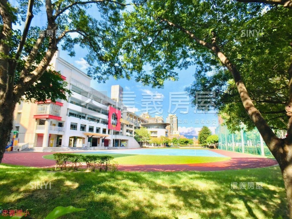 專任臻愛高樓景觀三房車位房屋室內格局與周邊環境