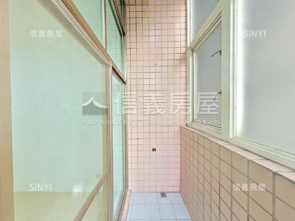 邊間電梯大樓附車位房屋室內格局與周邊環境
