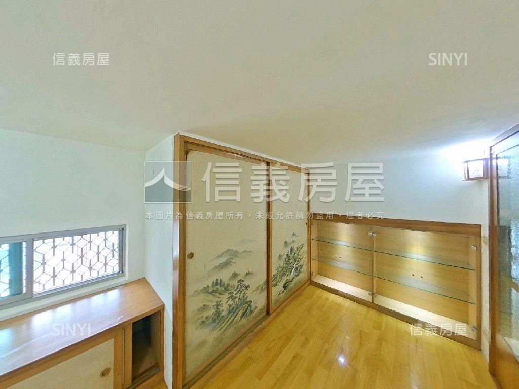 邊間電梯大樓附車位房屋室內格局與周邊環境