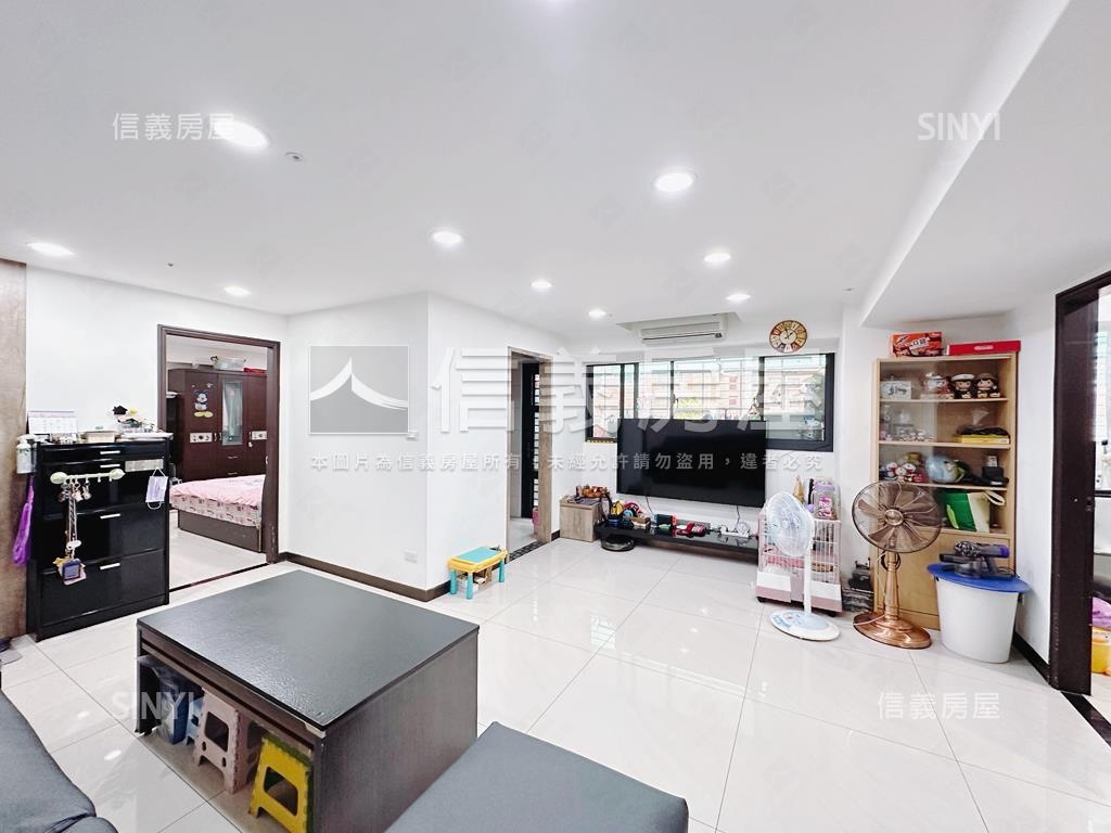 家樂福美妝景觀三房房屋室內格局與周邊環境