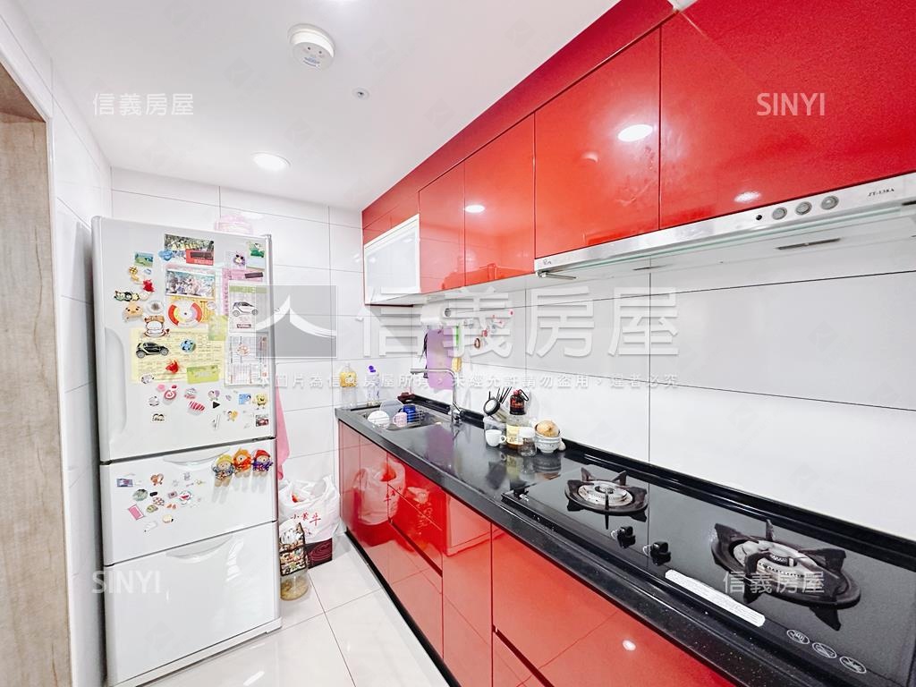家樂福美妝景觀三房房屋室內格局與周邊環境