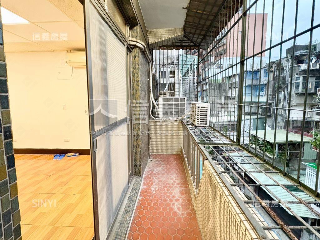 集美商圈前後陽台好宅房屋室內格局與周邊環境