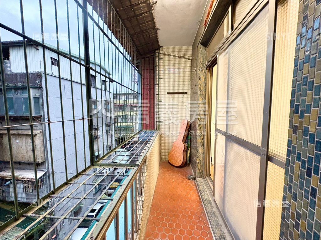 集美商圈前後陽台好宅房屋室內格局與周邊環境