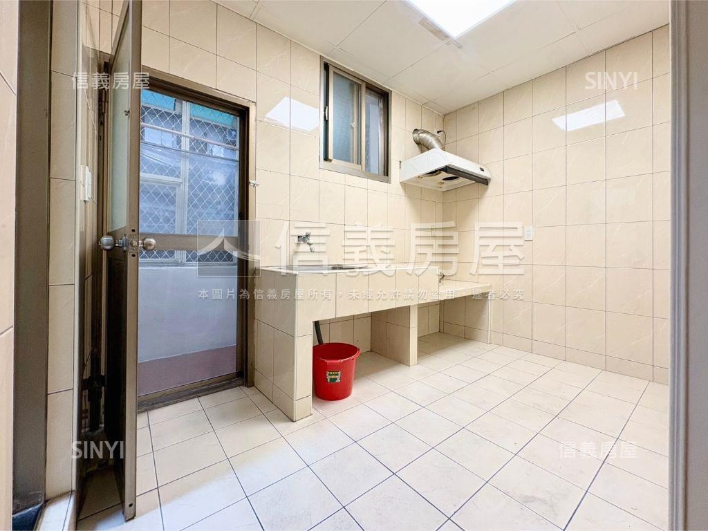 集美商圈前後陽台好宅房屋室內格局與周邊環境