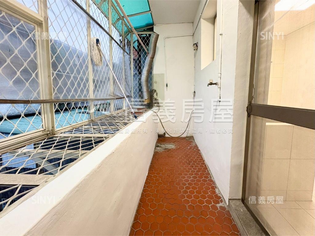 集美商圈前後陽台好宅房屋室內格局與周邊環境