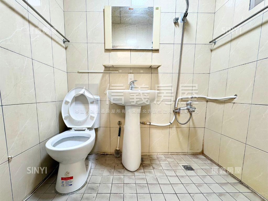 集美商圈前後陽台好宅房屋室內格局與周邊環境