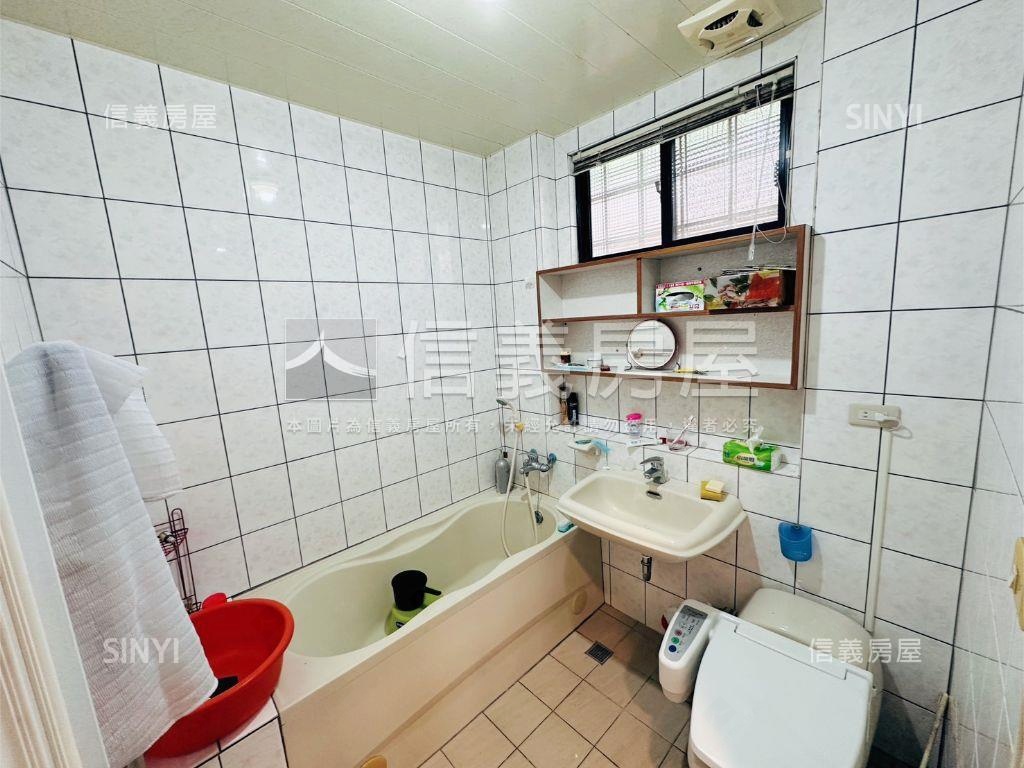 直潭社區邊間庭院透天房屋室內格局與周邊環境