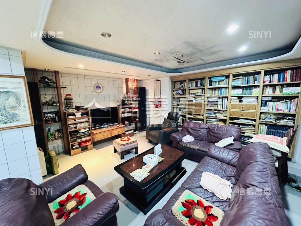 直潭社區邊間庭院透天房屋室內格局與周邊環境