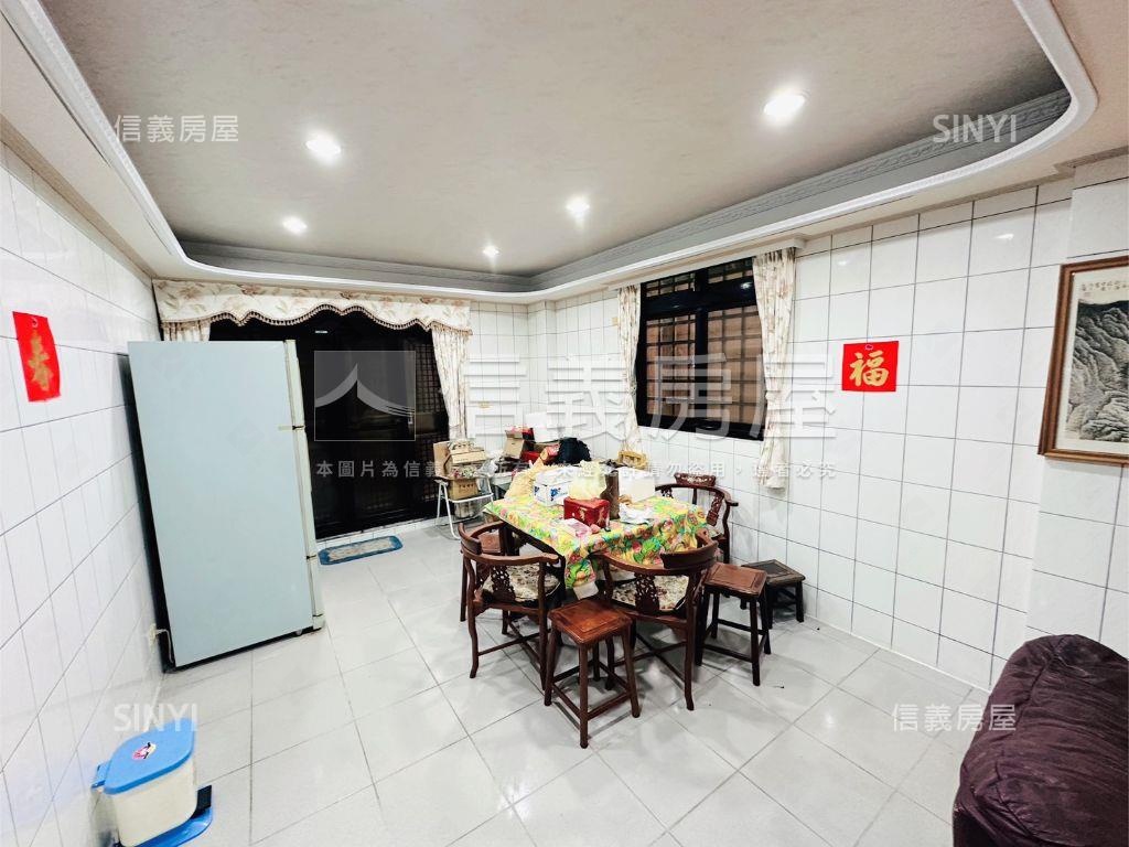 直潭社區邊間庭院透天房屋室內格局與周邊環境