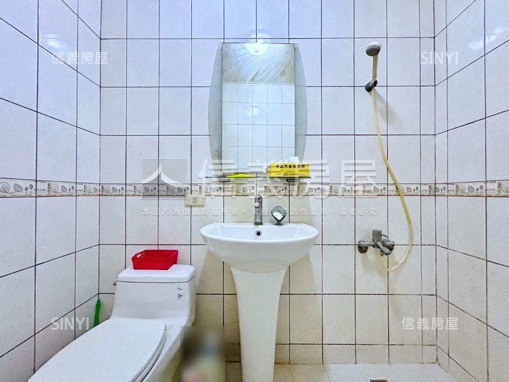 近ＬａＬａｐｏｒｔ大透天房屋室內格局與周邊環境