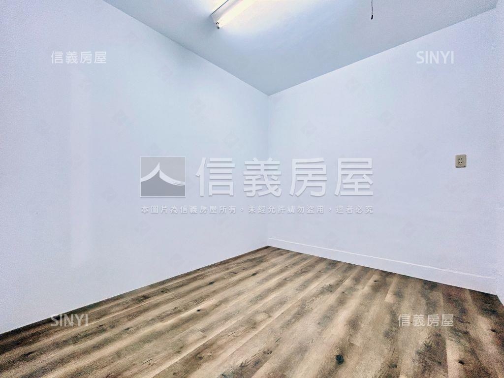 近ＬａＬａｐｏｒｔ大透天房屋室內格局與周邊環境