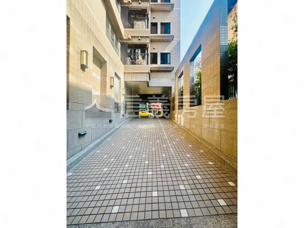 昇陽明四房雙車位房屋室內格局與周邊環境