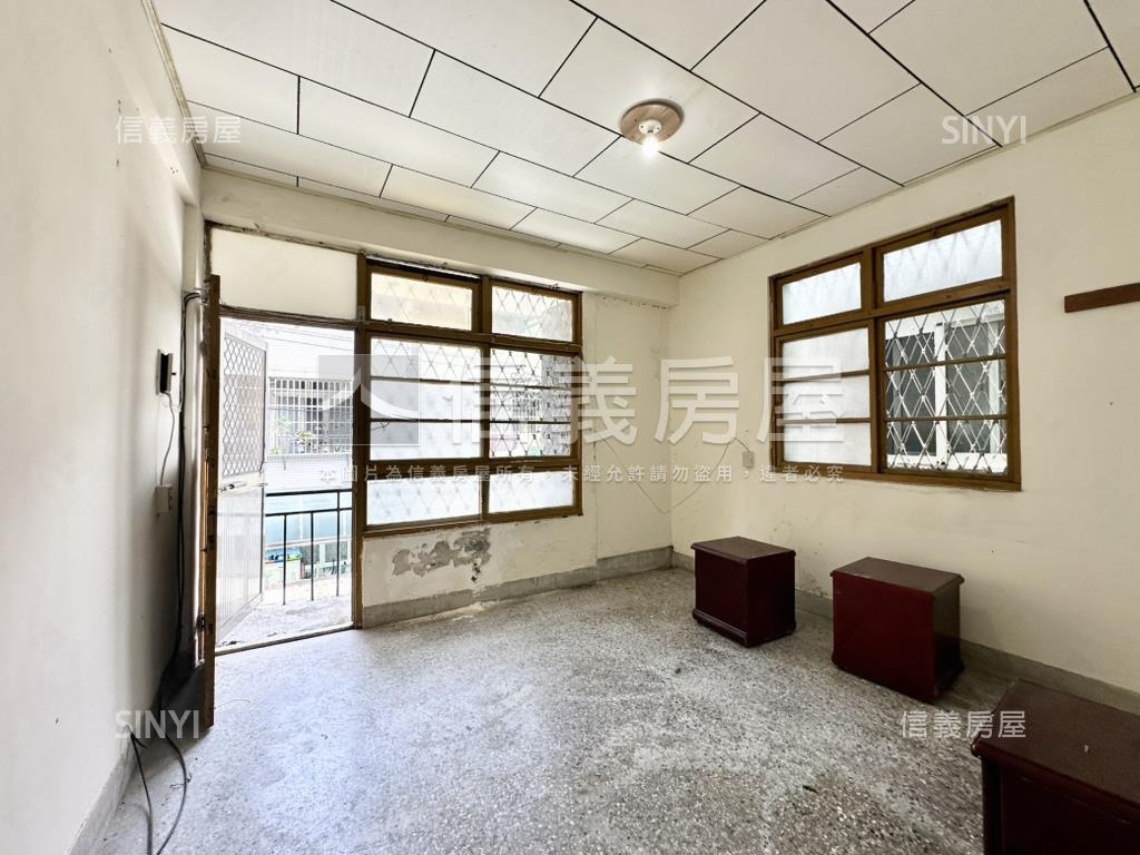 低總價邊間豪大庭院透天房屋室內格局與周邊環境