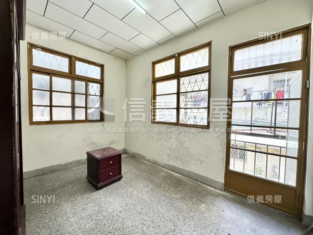 低總價邊間豪大庭院透天房屋室內格局與周邊環境