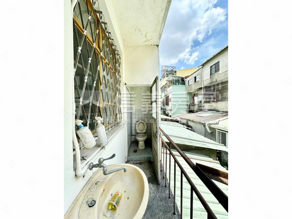 低總價邊間豪大庭院透天房屋室內格局與周邊環境