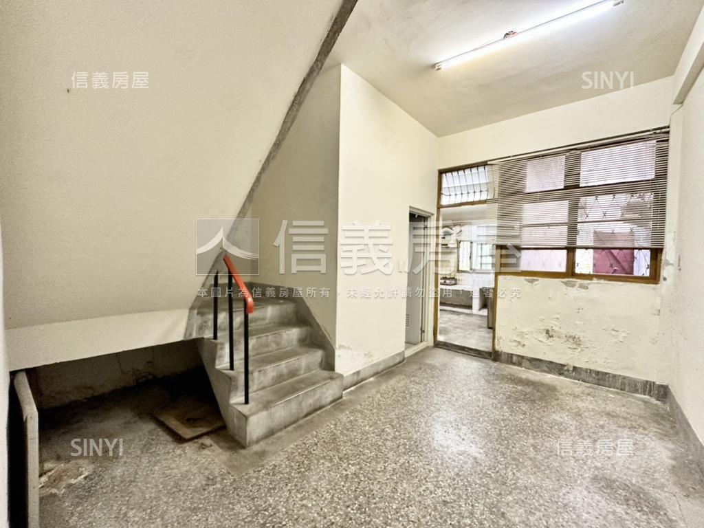 低總價邊間豪大庭院透天房屋室內格局與周邊環境