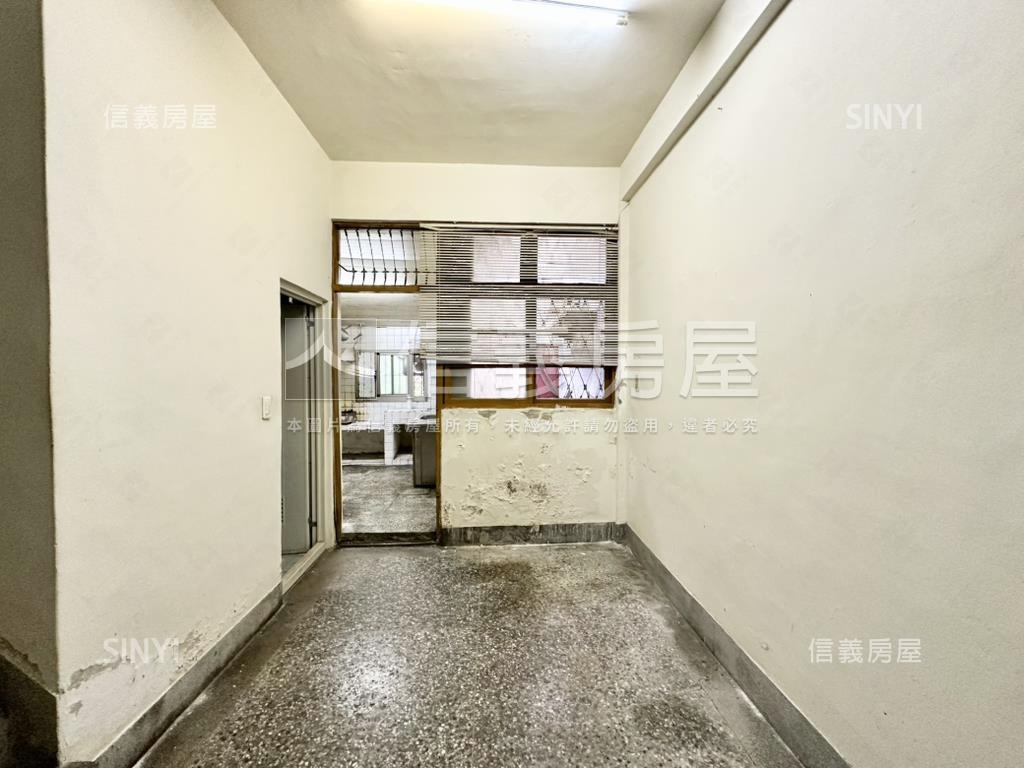 低總價邊間豪大庭院透天房屋室內格局與周邊環境