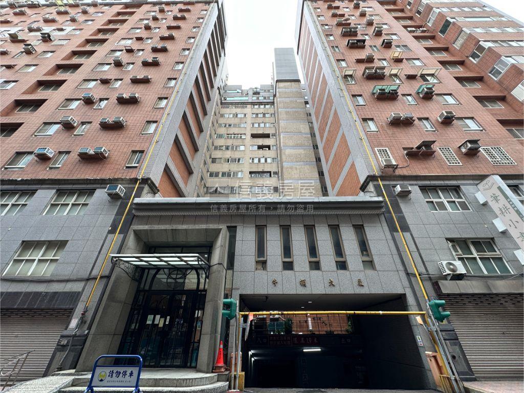牛頓黃金樓層美三房平車房屋室內格局與周邊環境