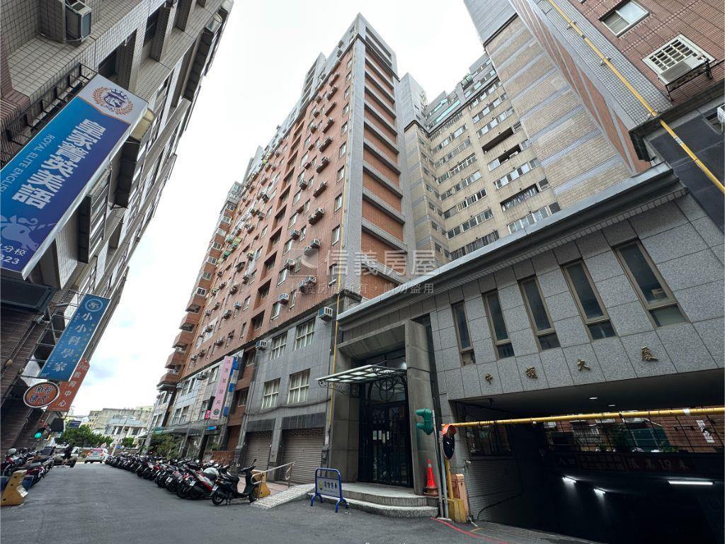 牛頓黃金樓層美三房平車房屋室內格局與周邊環境
