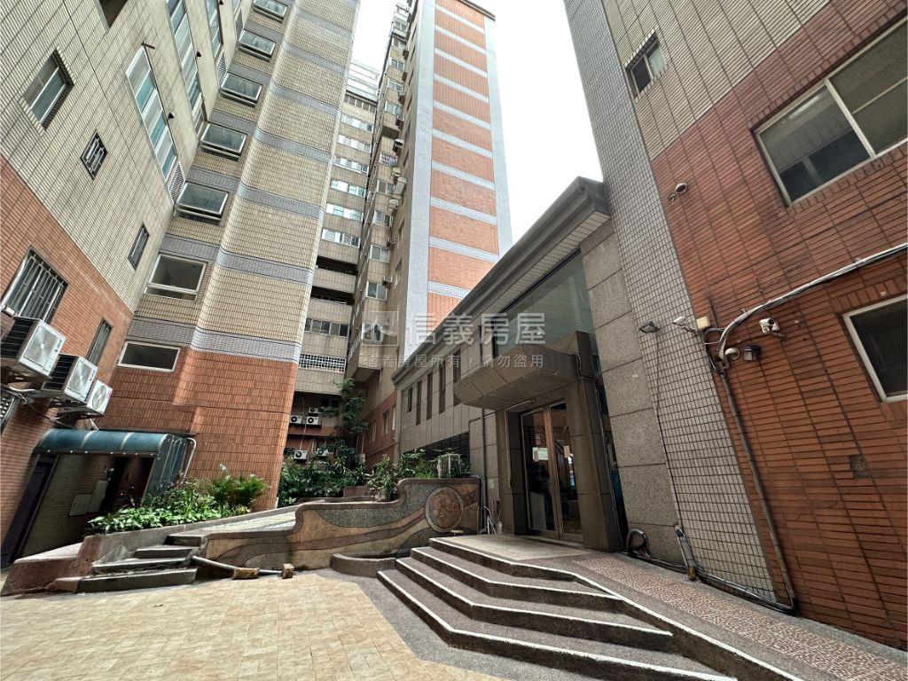 牛頓黃金樓層美三房平車房屋室內格局與周邊環境