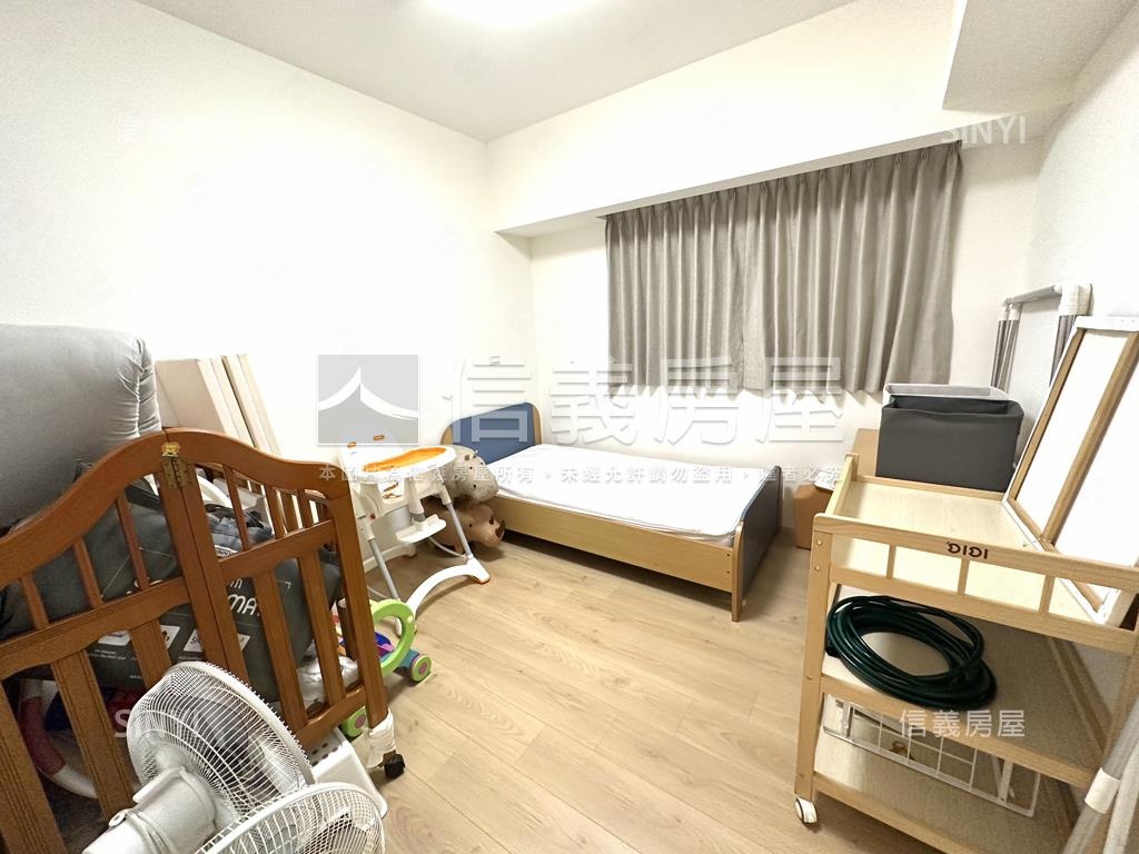 專任昭揚裝潢景觀屋房屋室內格局與周邊環境