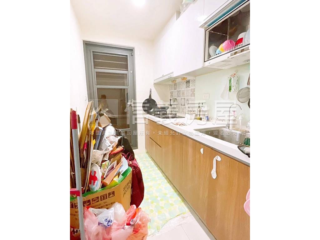 沙鹿近未來捷運★兩房平車房屋室內格局與周邊環境