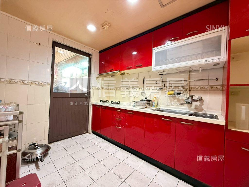 清幽山景大四房車位房屋室內格局與周邊環境