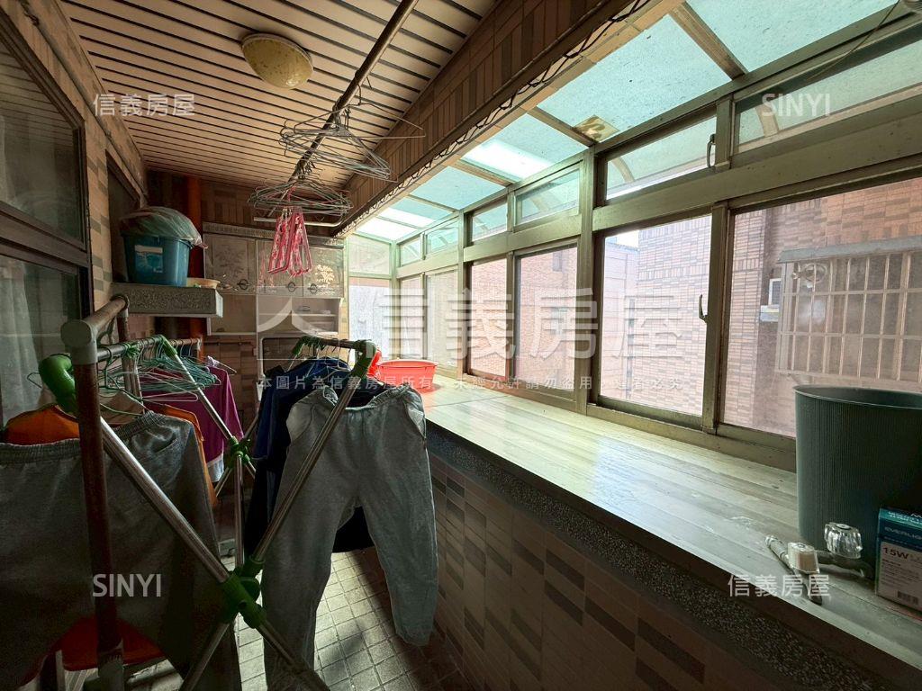 清幽山景大四房車位房屋室內格局與周邊環境