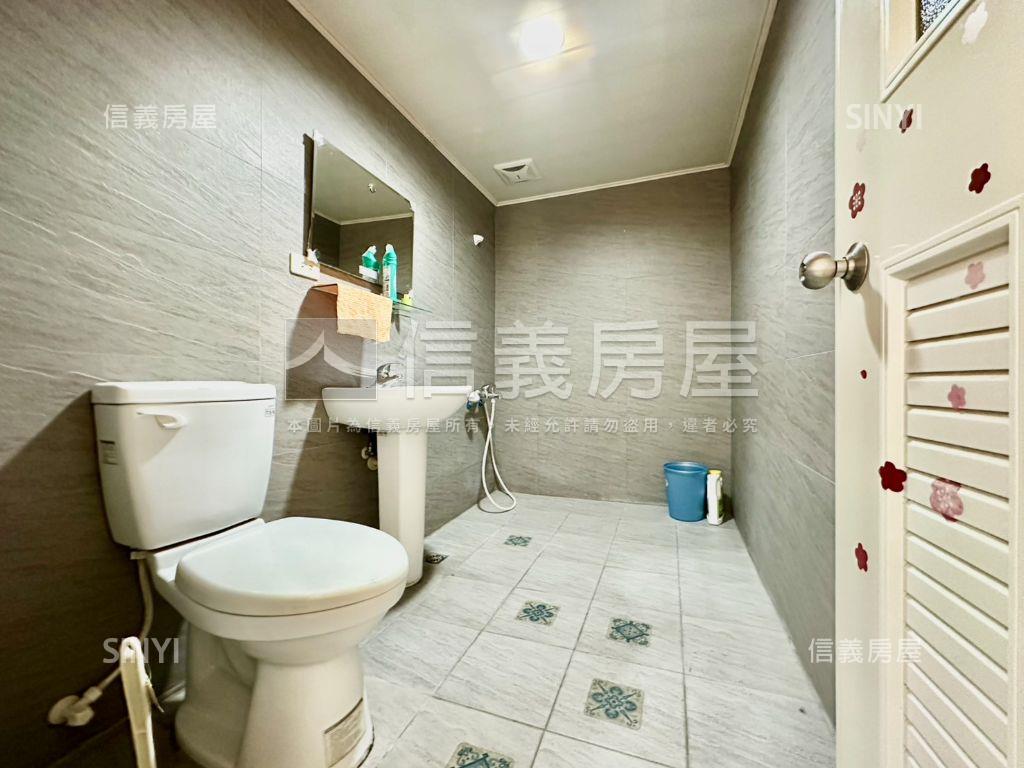 漂亮！近文華高中三房車位房屋室內格局與周邊環境