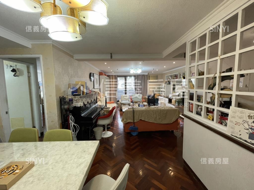 初二後可看三房有頂加車位房屋室內格局與周邊環境