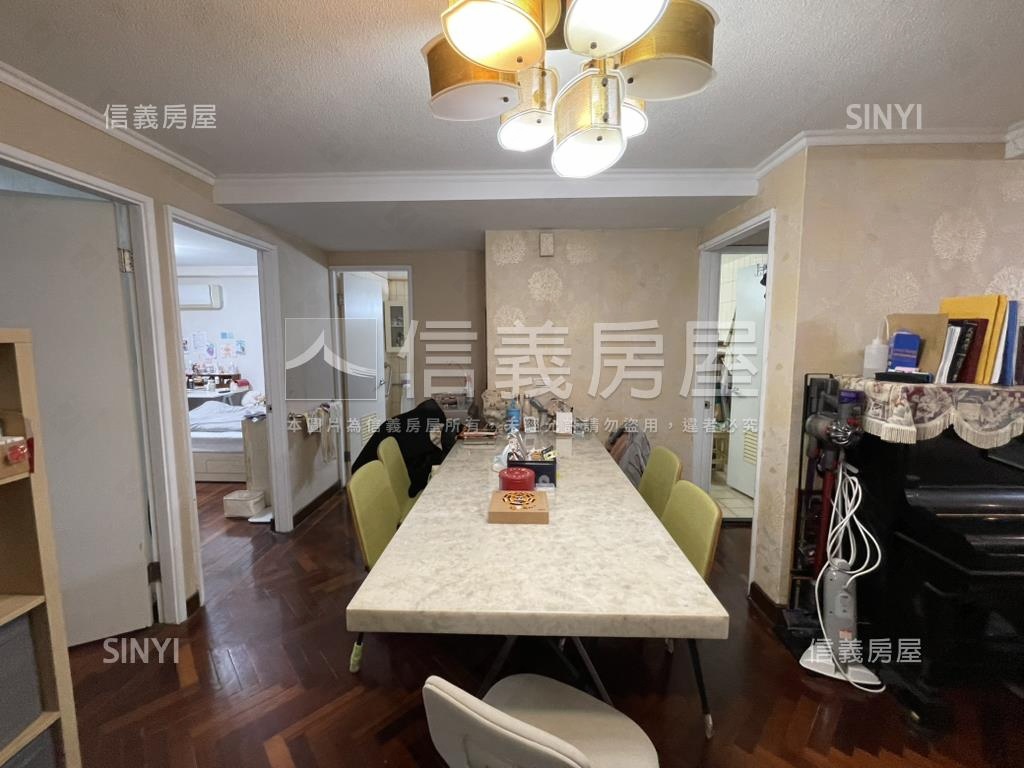 初二後可看三房有頂加車位房屋室內格局與周邊環境