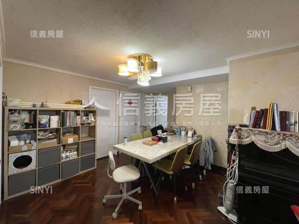 初二後可看三房有頂加車位房屋室內格局與周邊環境