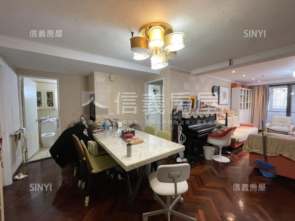 初二後可看三房有頂加車位房屋室內格局與周邊環境