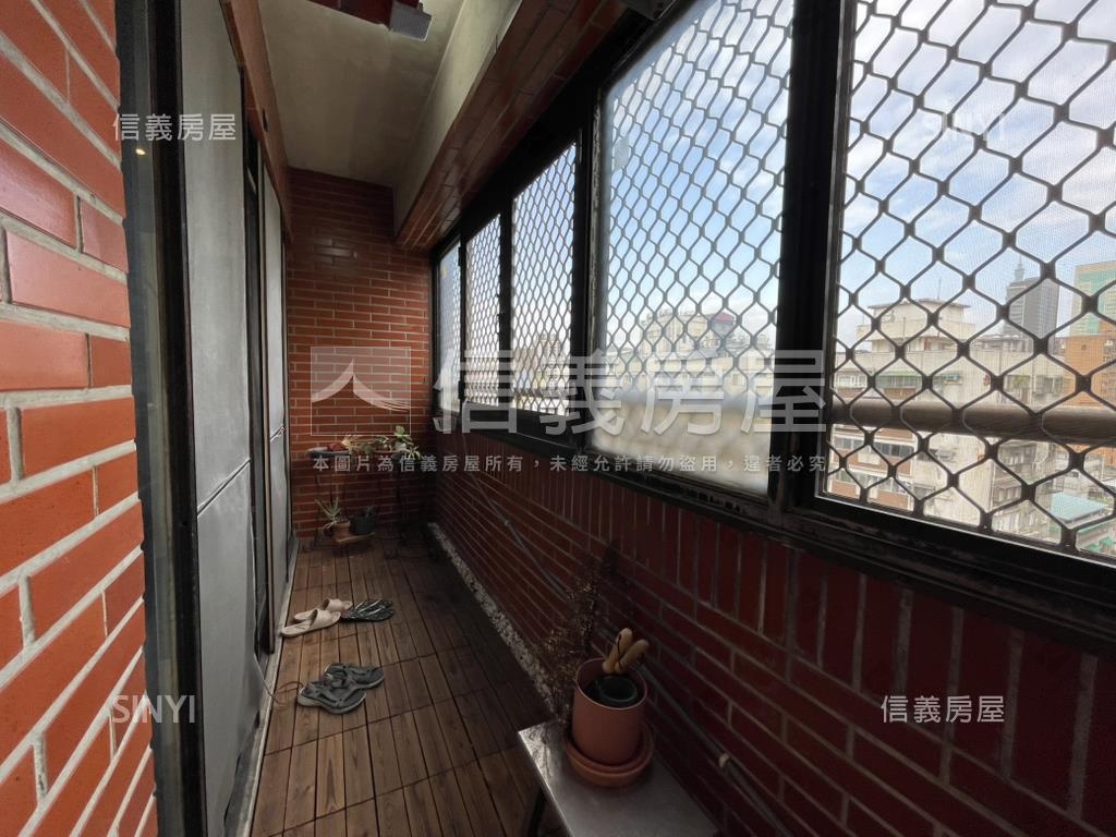 初二後可看三房有頂加車位房屋室內格局與周邊環境