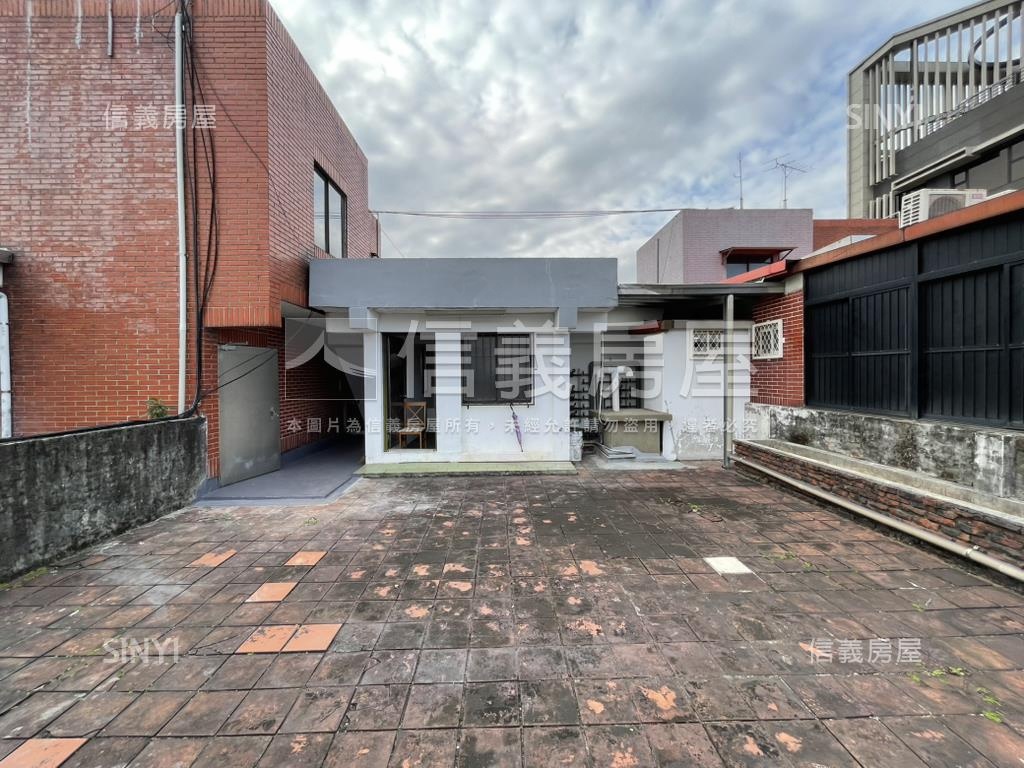 初二後可看三房有頂加車位房屋室內格局與周邊環境