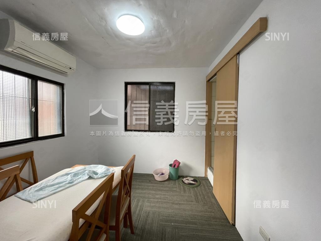 初二後可看三房有頂加車位房屋室內格局與周邊環境