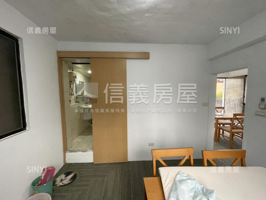 初二後可看三房有頂加車位房屋室內格局與周邊環境