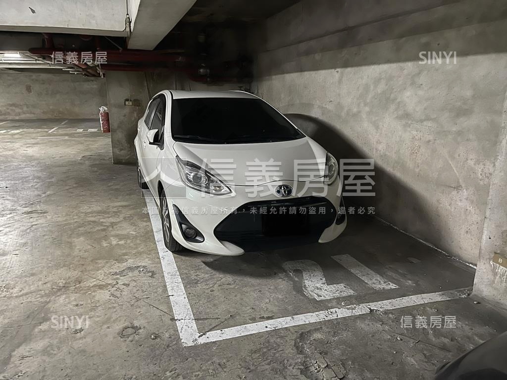 初二後可看三房有頂加車位房屋室內格局與周邊環境