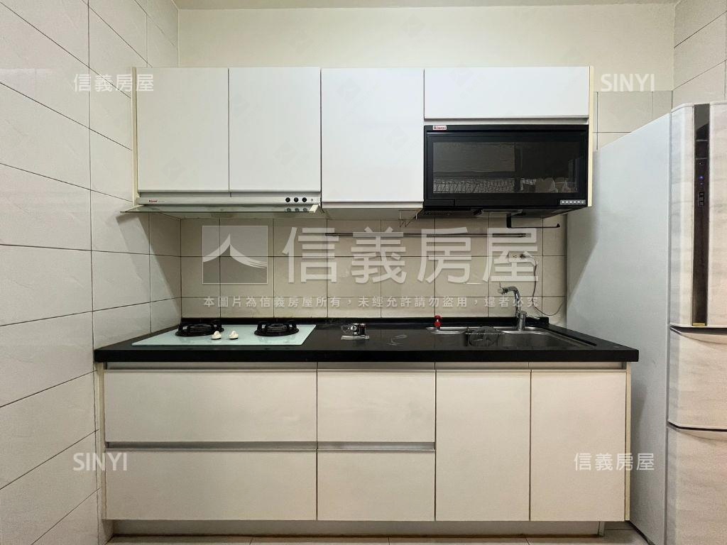 左營微風京品邊間２房車位房屋室內格局與周邊環境