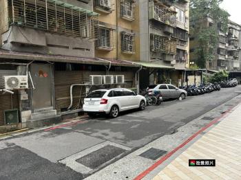 忠孝新生捷運站面寬一樓