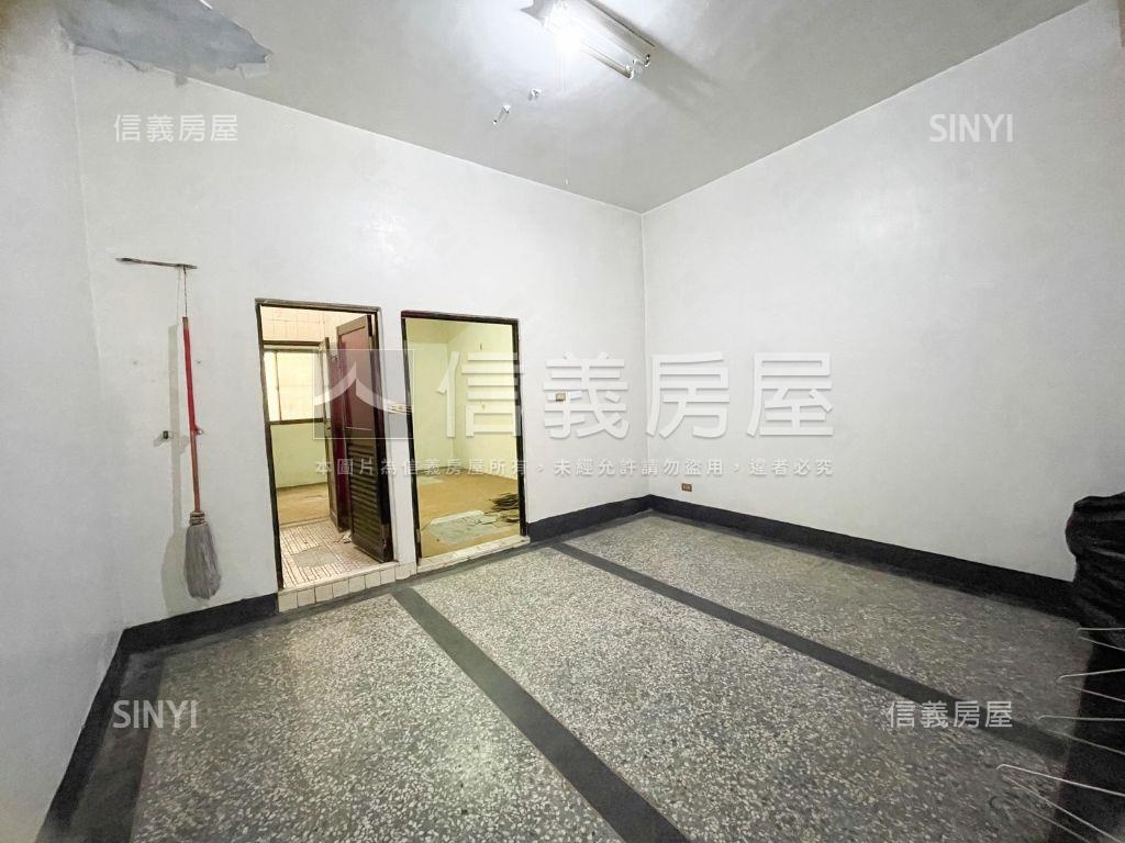 鳳山正路稀有透天店面房屋室內格局與周邊環境