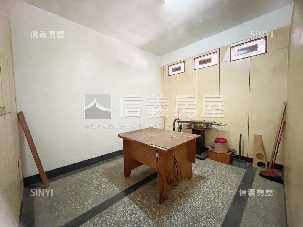 鳳山正路稀有透天店面房屋室內格局與周邊環境
