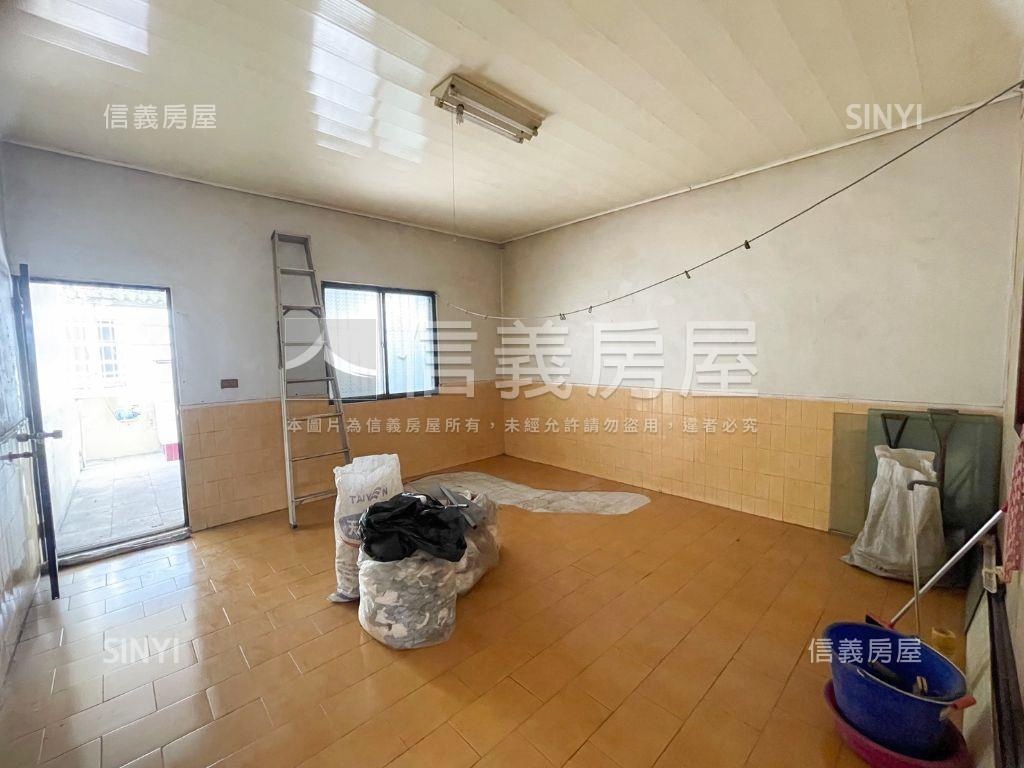 鳳山正路稀有透天店面房屋室內格局與周邊環境