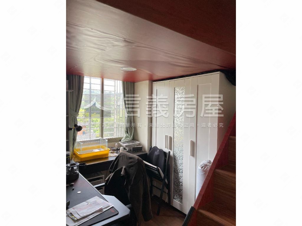 總統芳鄰。兩房房屋室內格局與周邊環境