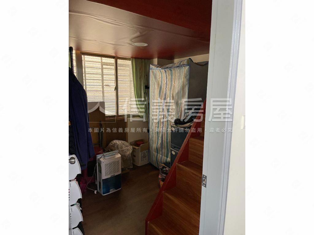 總統芳鄰。兩房房屋室內格局與周邊環境